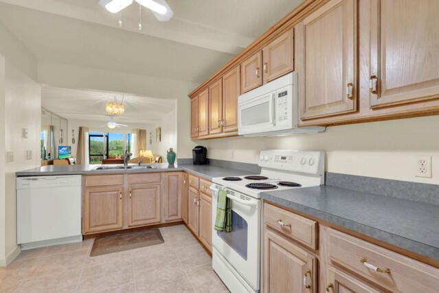 待售: $330,000 (2 贝兹, 2 浴室, 1154 平方英尺)