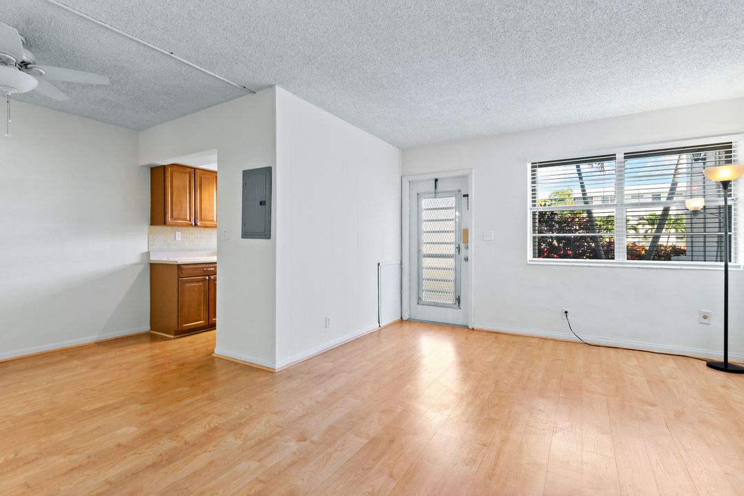 На продажу: $129,900 (1 спален, 1 ванн, 704 Квадратных фут)