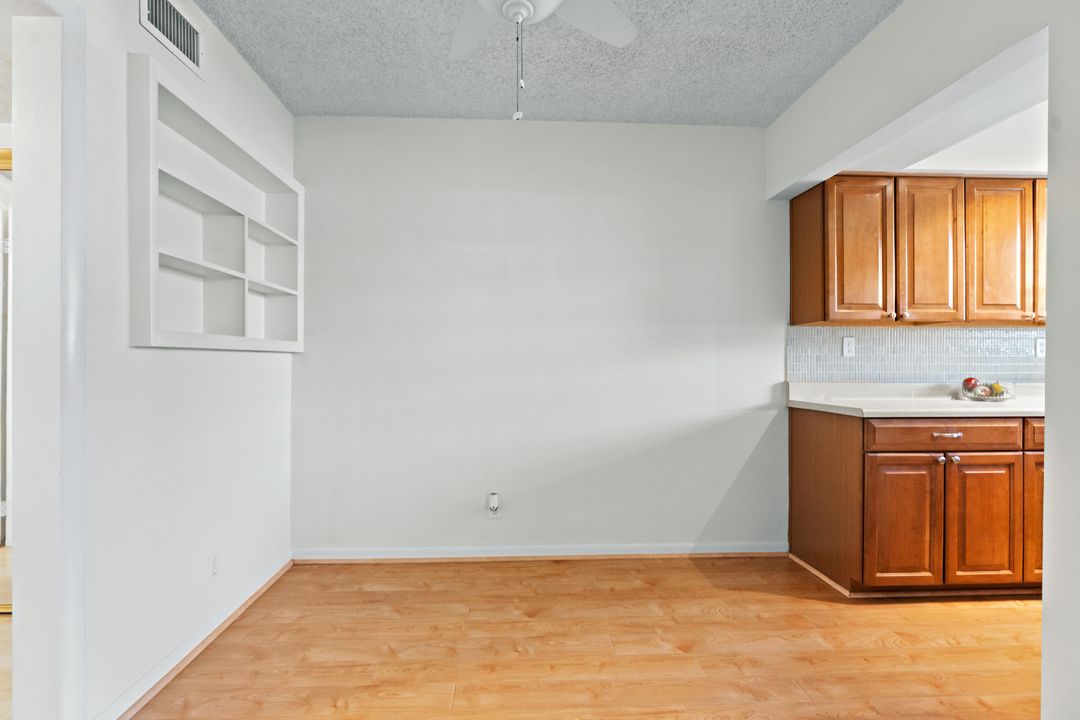 На продажу: $129,900 (1 спален, 1 ванн, 704 Квадратных фут)