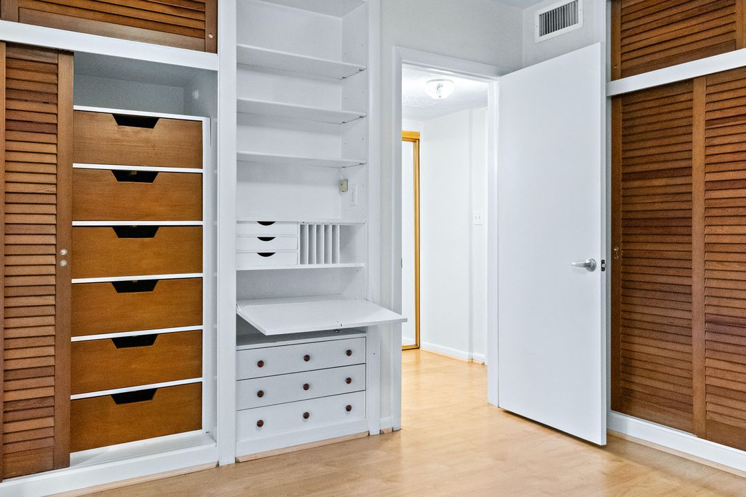 На продажу: $129,900 (1 спален, 1 ванн, 704 Квадратных фут)