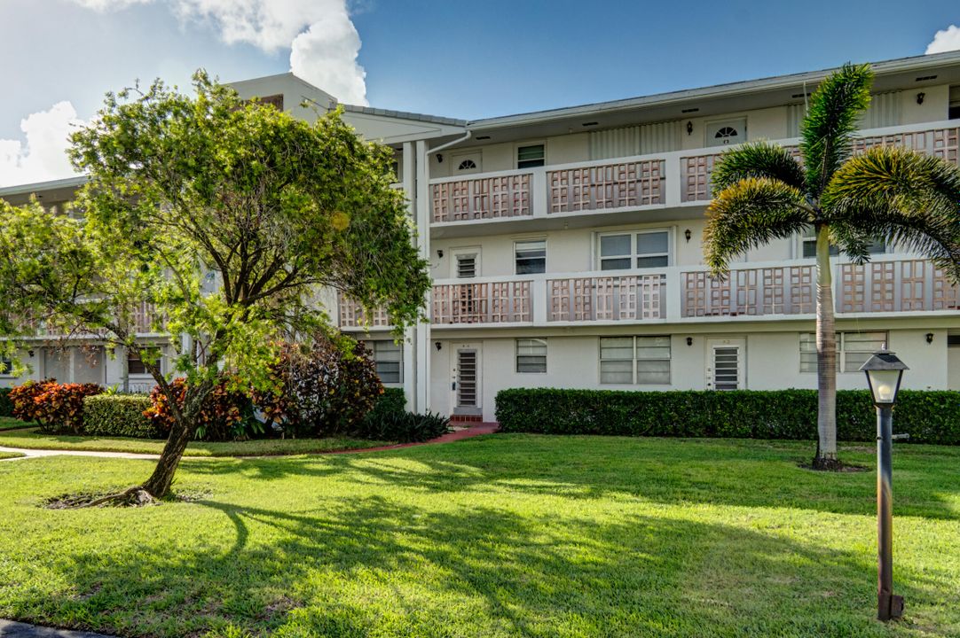 На продажу: $129,900 (1 спален, 1 ванн, 704 Квадратных фут)