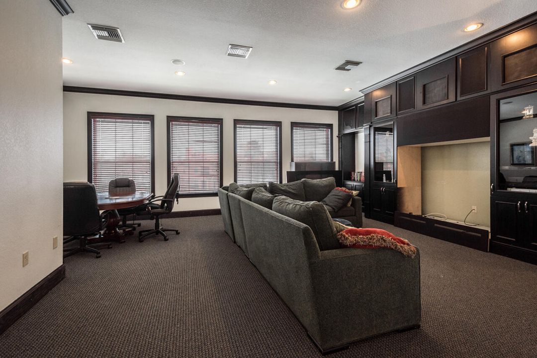 На продажу: $199,999 (3 спален, 2 ванн, 1467 Квадратных фут)