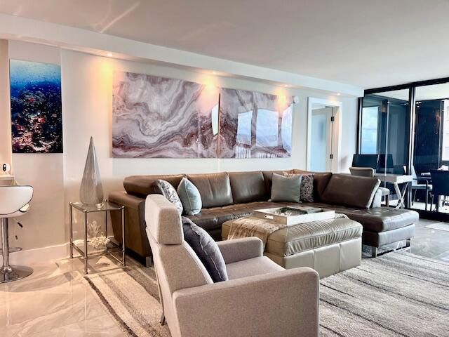 Activo con contrato: $6,000 (2 camas, 2 baños, 1291 Pies cuadrados)