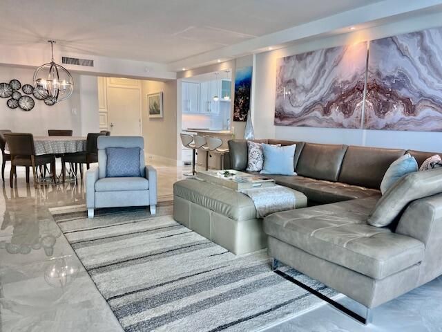 Activo con contrato: $6,000 (2 camas, 2 baños, 1291 Pies cuadrados)