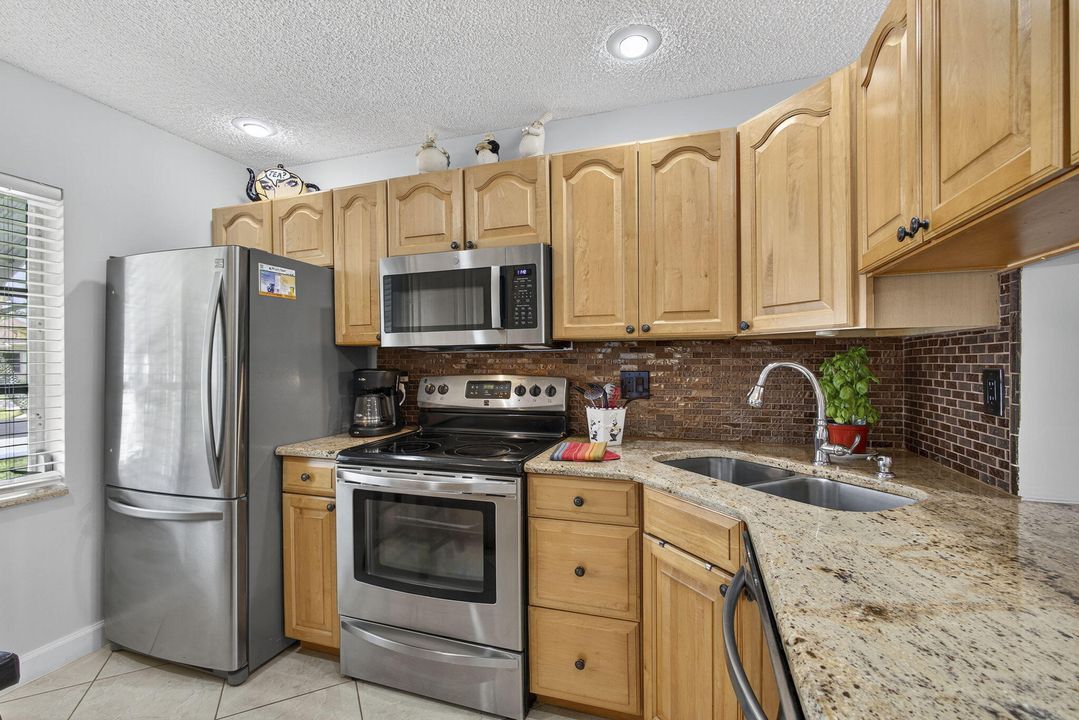 出租: $3,500 (2 贝兹, 2 浴室, 884 平方英尺)