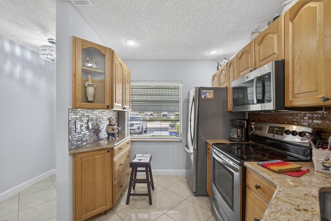 出租: $3,500 (2 贝兹, 2 浴室, 884 平方英尺)