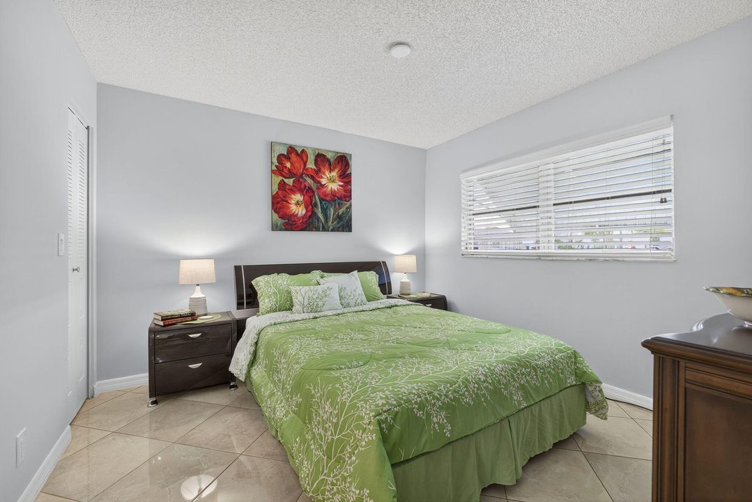 出租: $3,500 (2 贝兹, 2 浴室, 884 平方英尺)