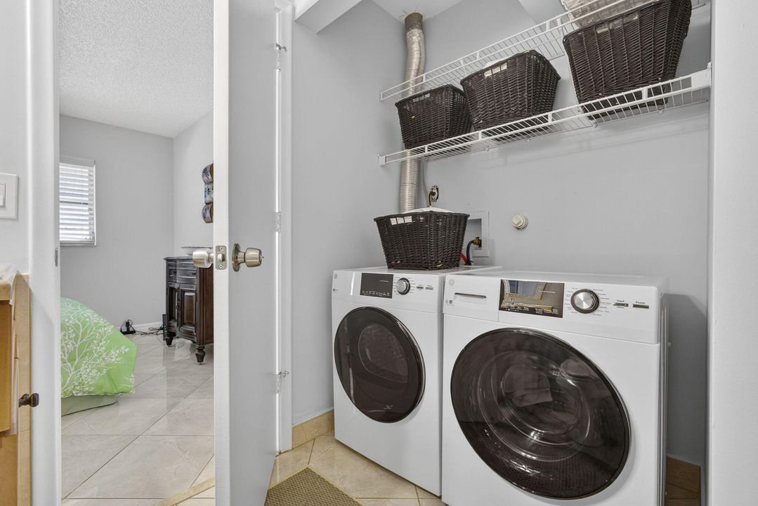 出租: $3,500 (2 贝兹, 2 浴室, 884 平方英尺)