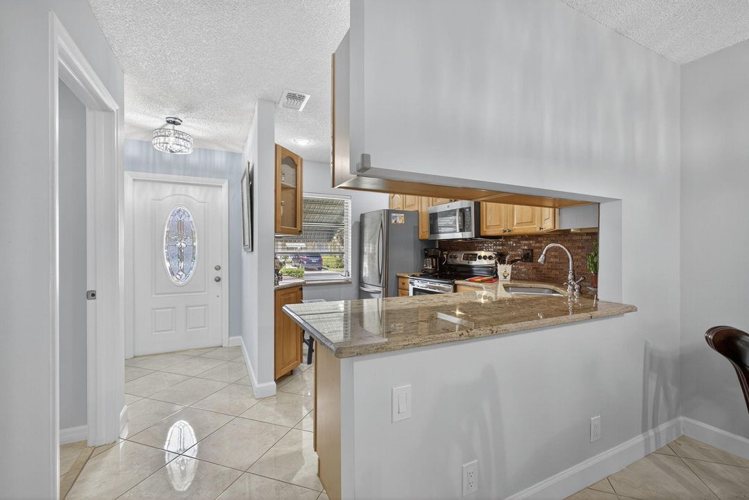 出租: $3,500 (2 贝兹, 2 浴室, 884 平方英尺)