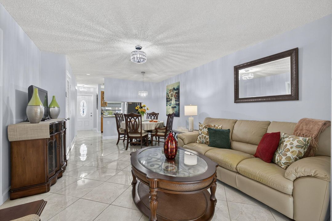 出租: $3,500 (2 贝兹, 2 浴室, 884 平方英尺)