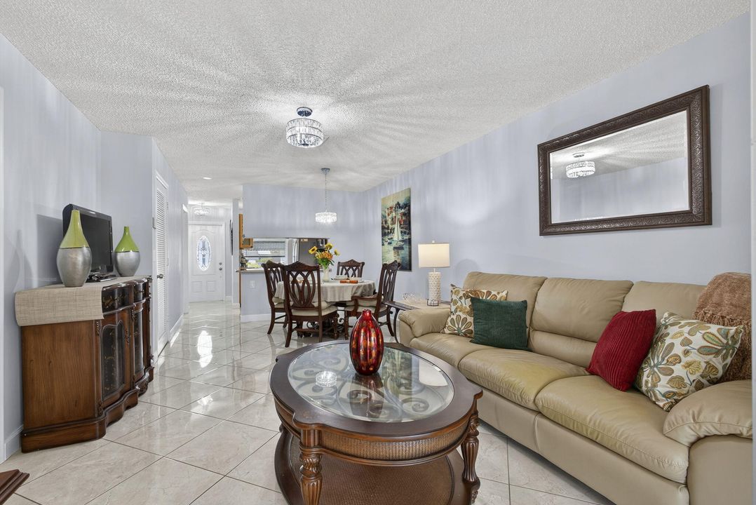 出租: $3,500 (2 贝兹, 2 浴室, 884 平方英尺)