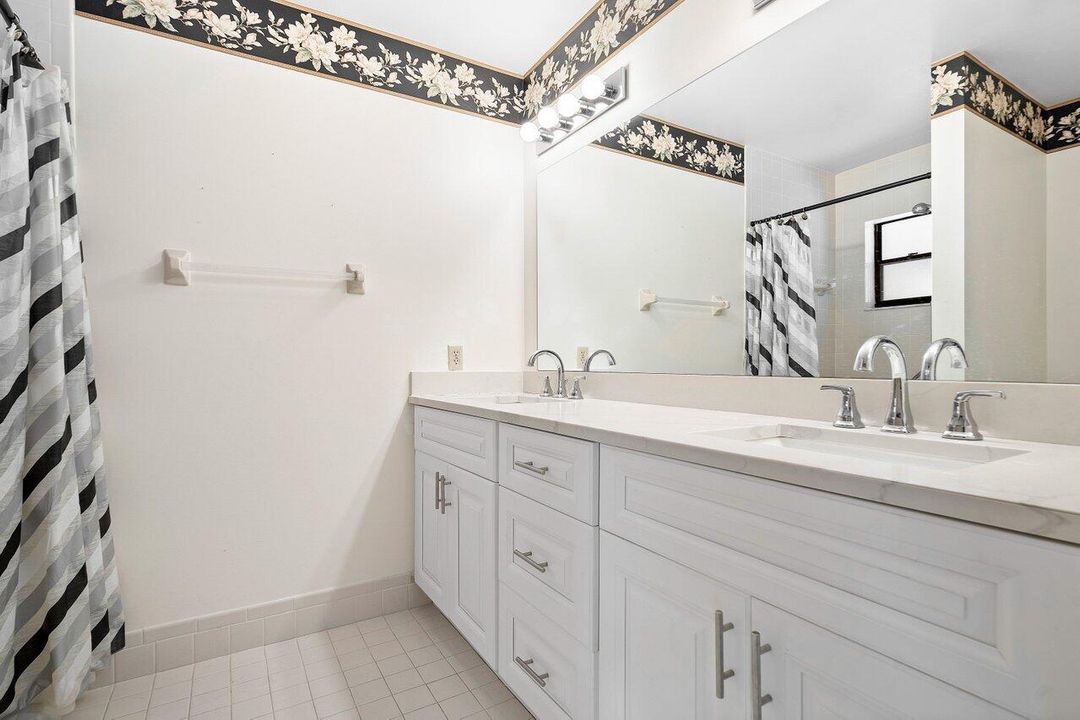 合同活跃: $2,400 (2 贝兹, 2 浴室, 1258 平方英尺)