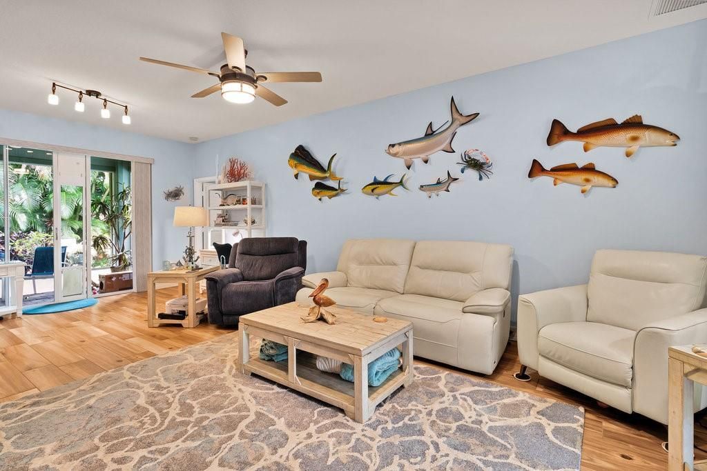 For Sale: $315,000 (3 beds, 2 baths, 1559 Square Feet)