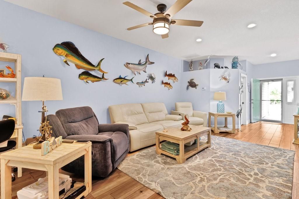 For Sale: $315,000 (3 beds, 2 baths, 1559 Square Feet)