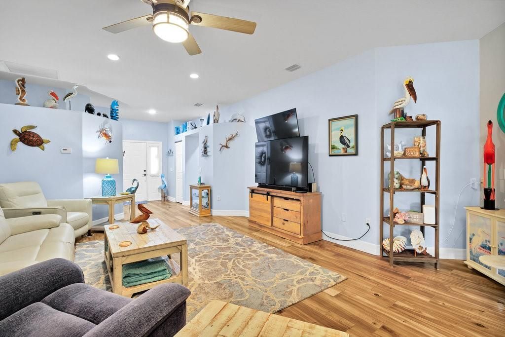 For Sale: $315,000 (3 beds, 2 baths, 1559 Square Feet)