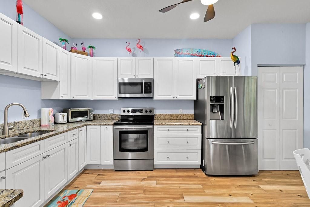 For Sale: $315,000 (3 beds, 2 baths, 1559 Square Feet)