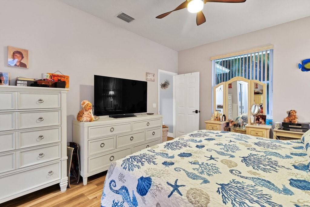 For Sale: $315,000 (3 beds, 2 baths, 1559 Square Feet)