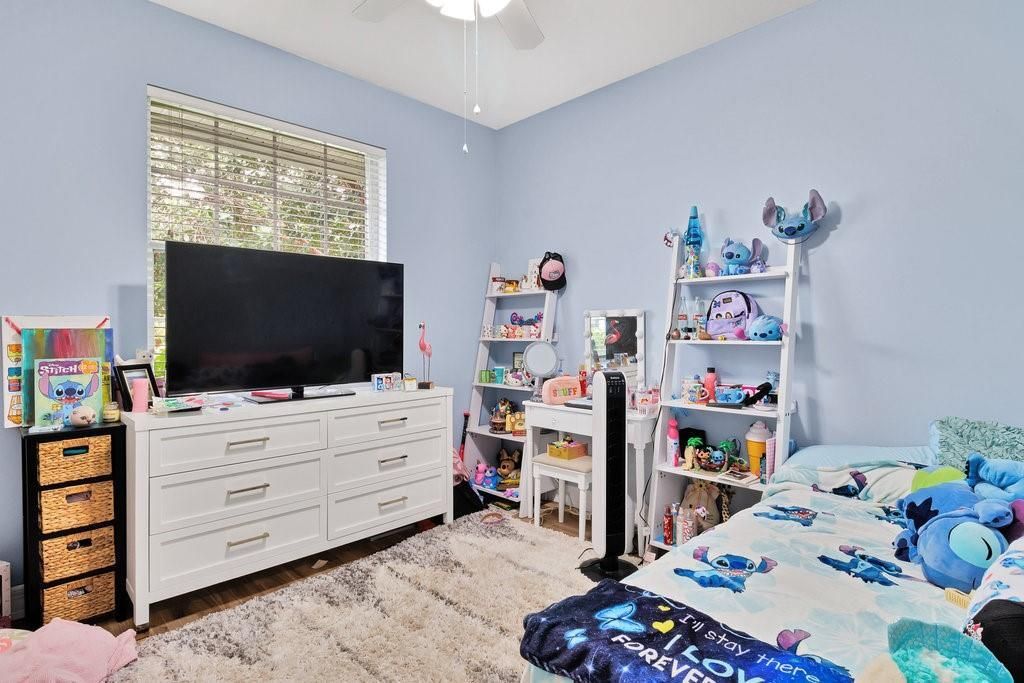 For Sale: $315,000 (3 beds, 2 baths, 1559 Square Feet)