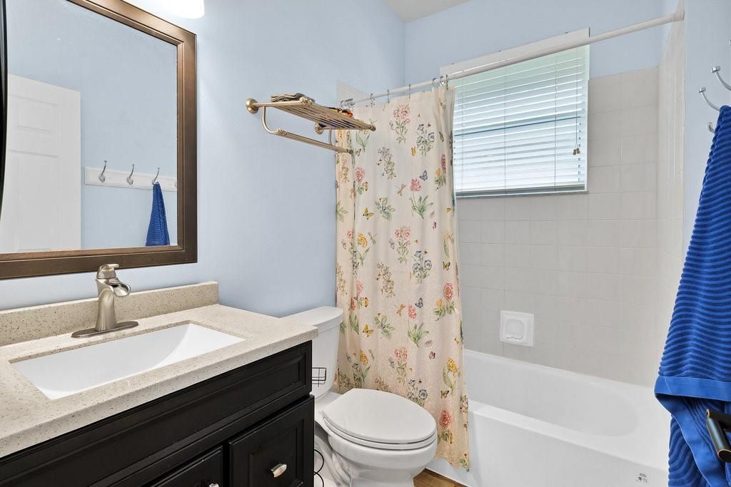 For Sale: $315,000 (3 beds, 2 baths, 1559 Square Feet)