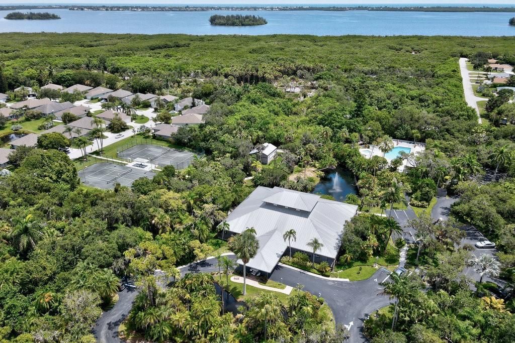 For Sale: $315,000 (3 beds, 2 baths, 1559 Square Feet)