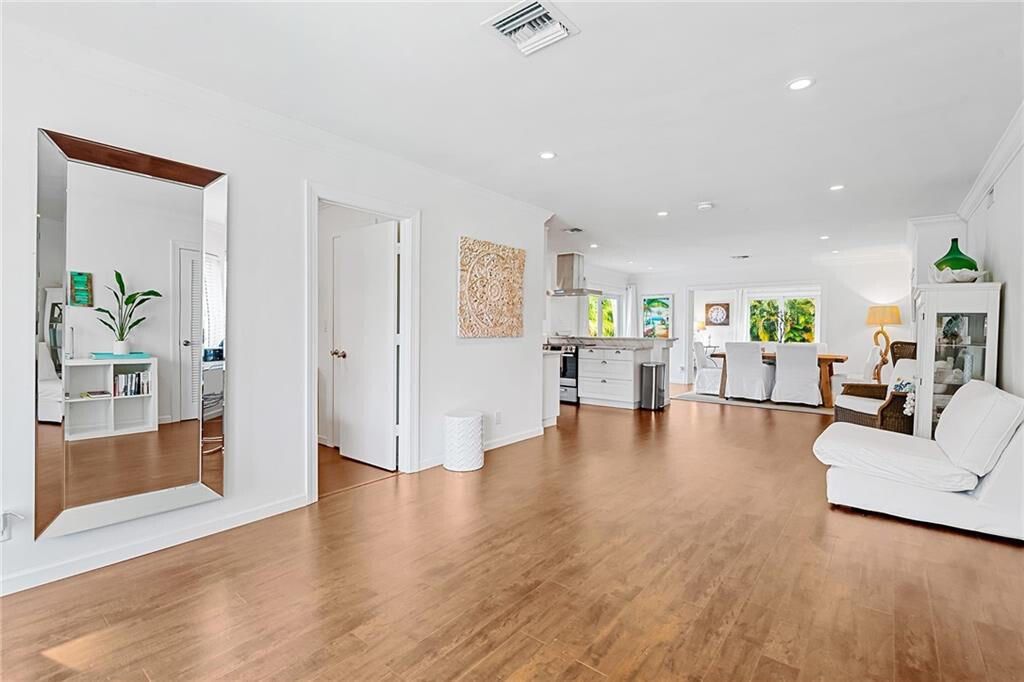 В аренду: $3,900 (3 спален, 3 ванн, 1719 Квадратных фут)