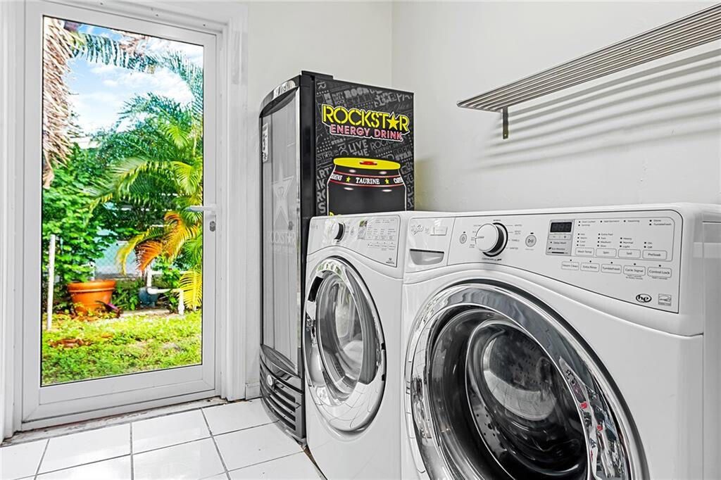 В аренду: $3,900 (3 спален, 3 ванн, 1719 Квадратных фут)