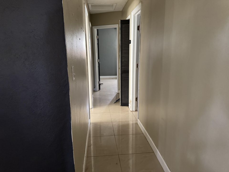 Active With Contract: $285,000 (3 beds, 1 baths, 968 Square Feet)