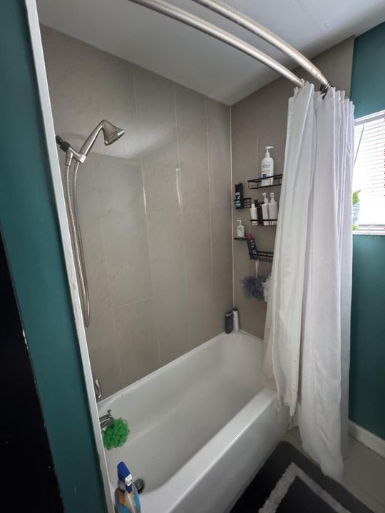 Active With Contract: $285,000 (3 beds, 1 baths, 968 Square Feet)