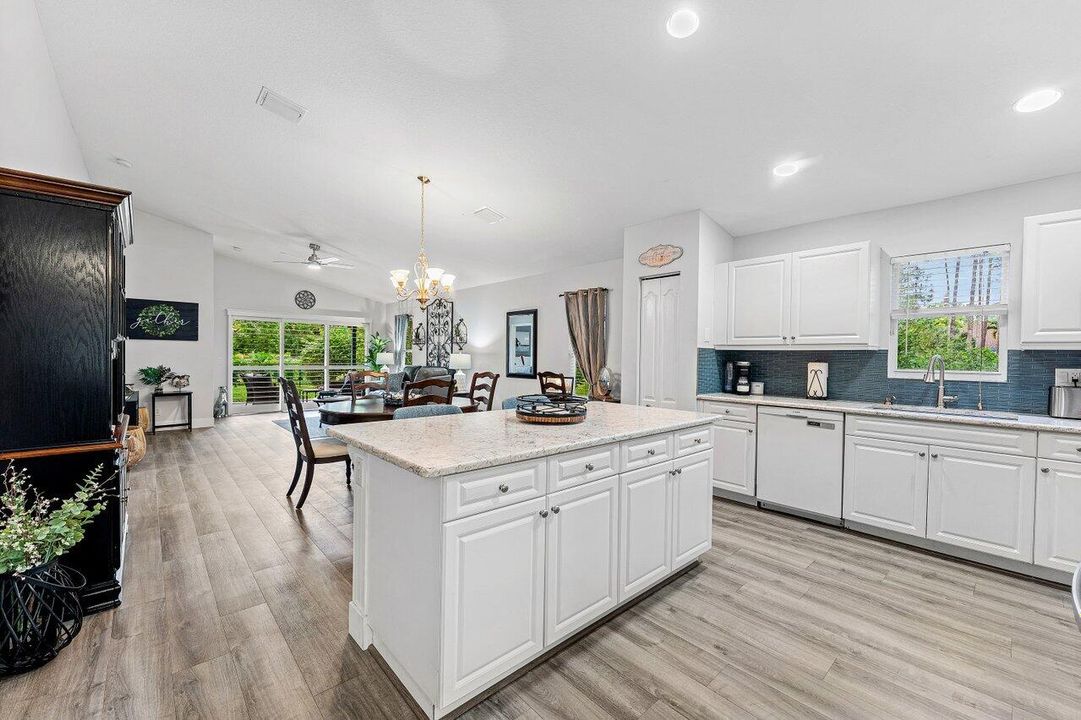 Под контрактом: $497,500 (4 спален, 2 ванн, 1625 Квадратных фут)