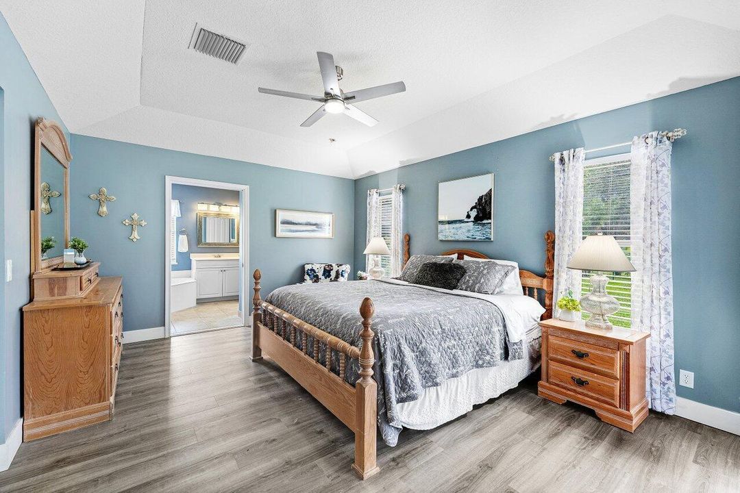 Под контрактом: $497,500 (4 спален, 2 ванн, 1625 Квадратных фут)