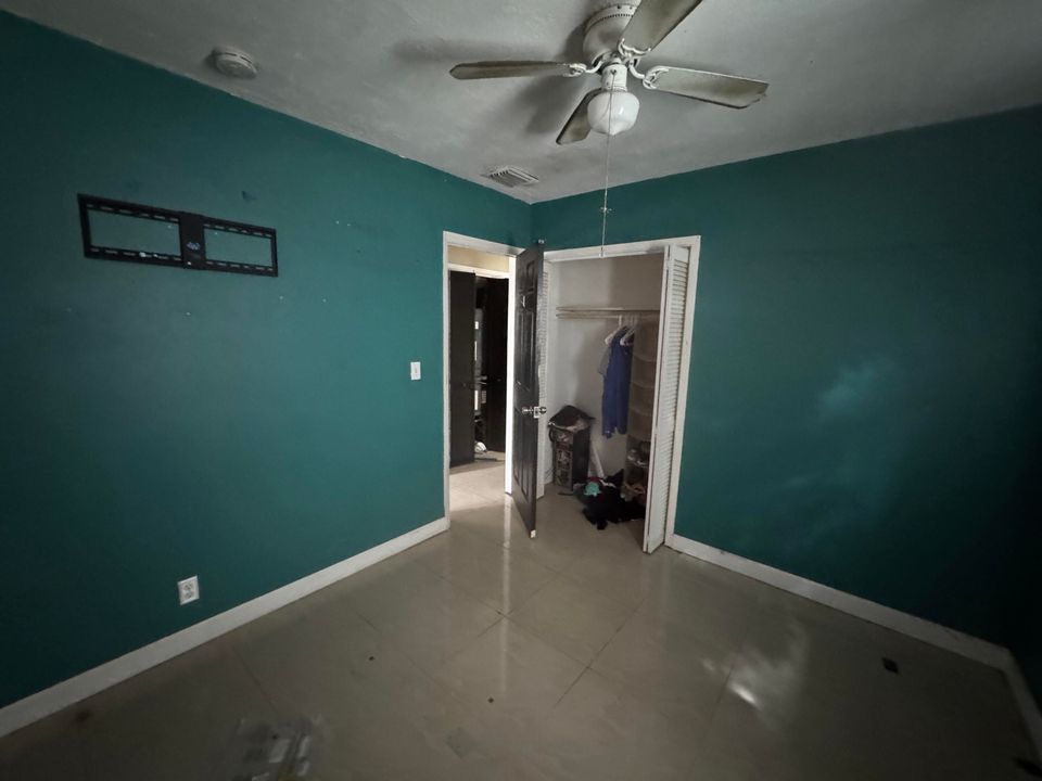 Active With Contract: $285,000 (3 beds, 1 baths, 968 Square Feet)
