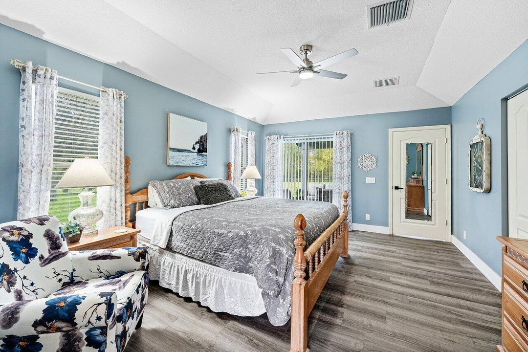 Под контрактом: $497,500 (4 спален, 2 ванн, 1625 Квадратных фут)