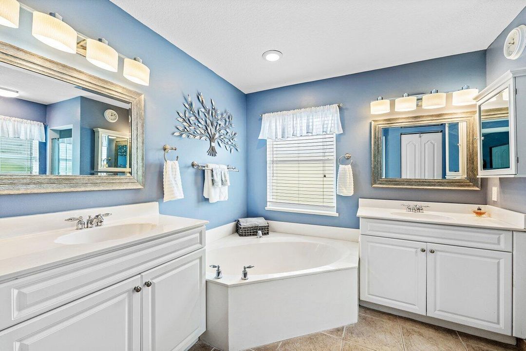 Под контрактом: $497,500 (4 спален, 2 ванн, 1625 Квадратных фут)