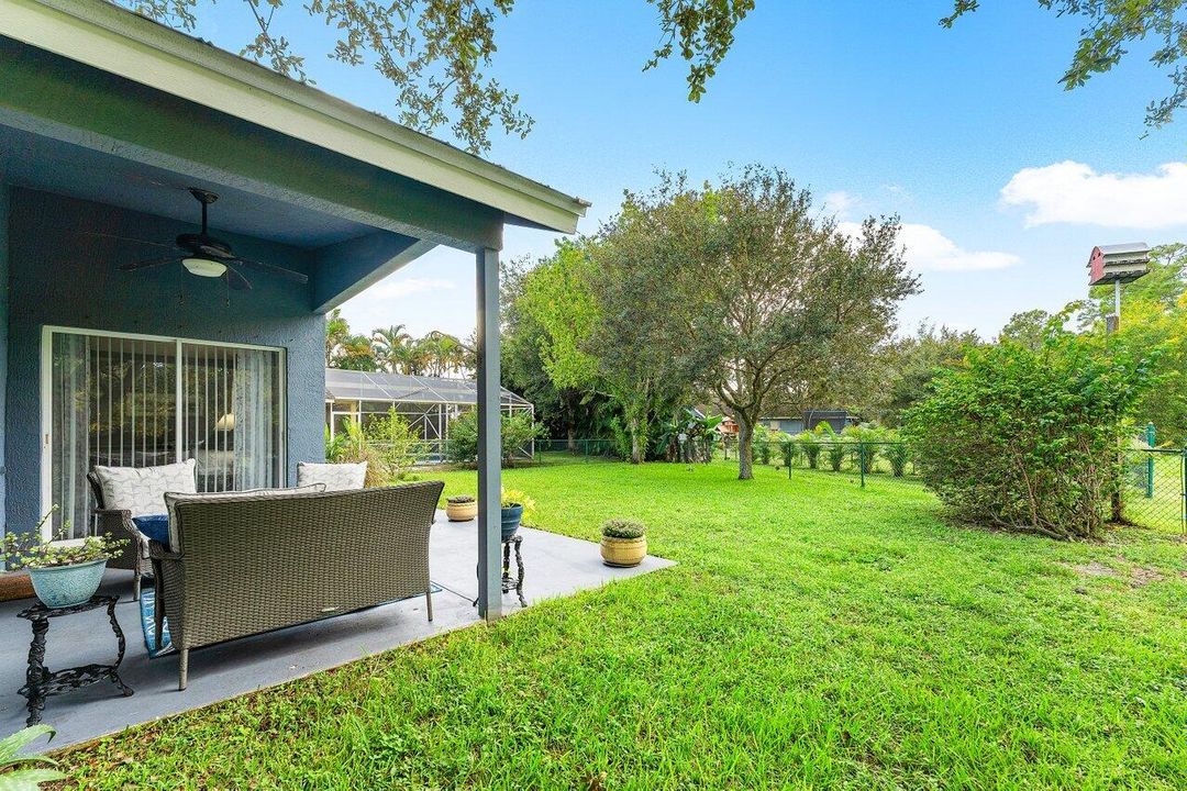 Под контрактом: $497,500 (4 спален, 2 ванн, 1625 Квадратных фут)