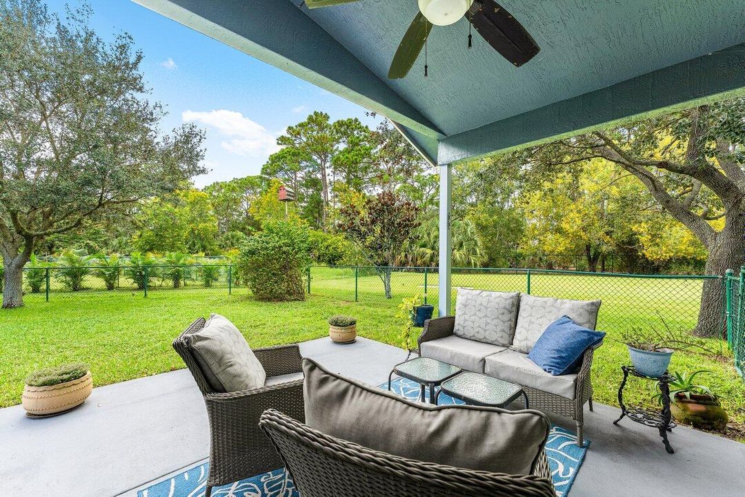 Под контрактом: $497,500 (4 спален, 2 ванн, 1625 Квадратных фут)