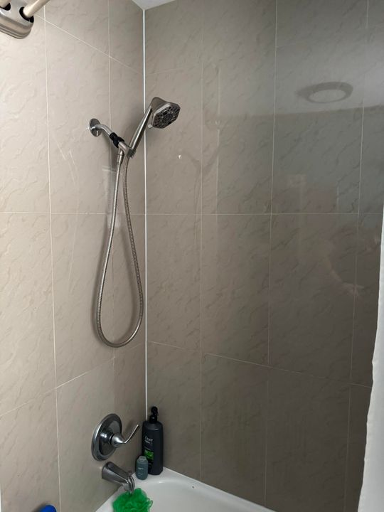 Active With Contract: $285,000 (3 beds, 1 baths, 968 Square Feet)