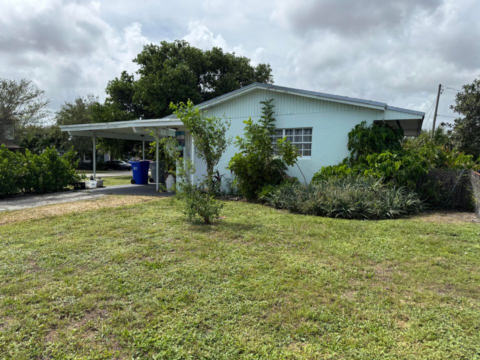 Active With Contract: $285,000 (3 beds, 1 baths, 968 Square Feet)