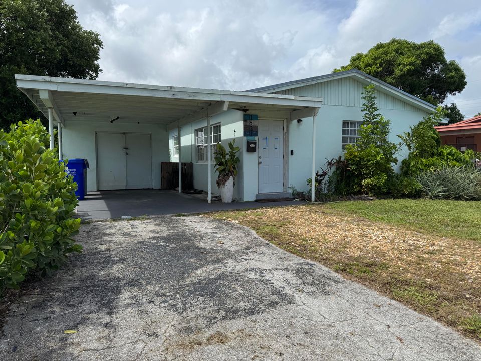 Active With Contract: $285,000 (3 beds, 1 baths, 968 Square Feet)