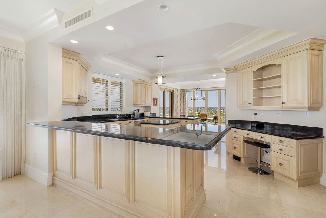 For Sale: $3,175,000 (3 beds, 3 baths, 4069 Square Feet)