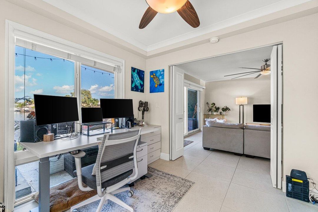 For Sale: $429,000 (2 beds, 2 baths, 972 Square Feet)