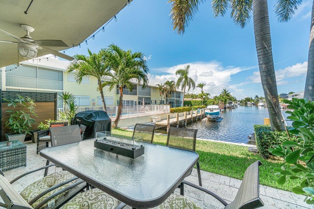 For Sale: $429,000 (2 beds, 2 baths, 972 Square Feet)