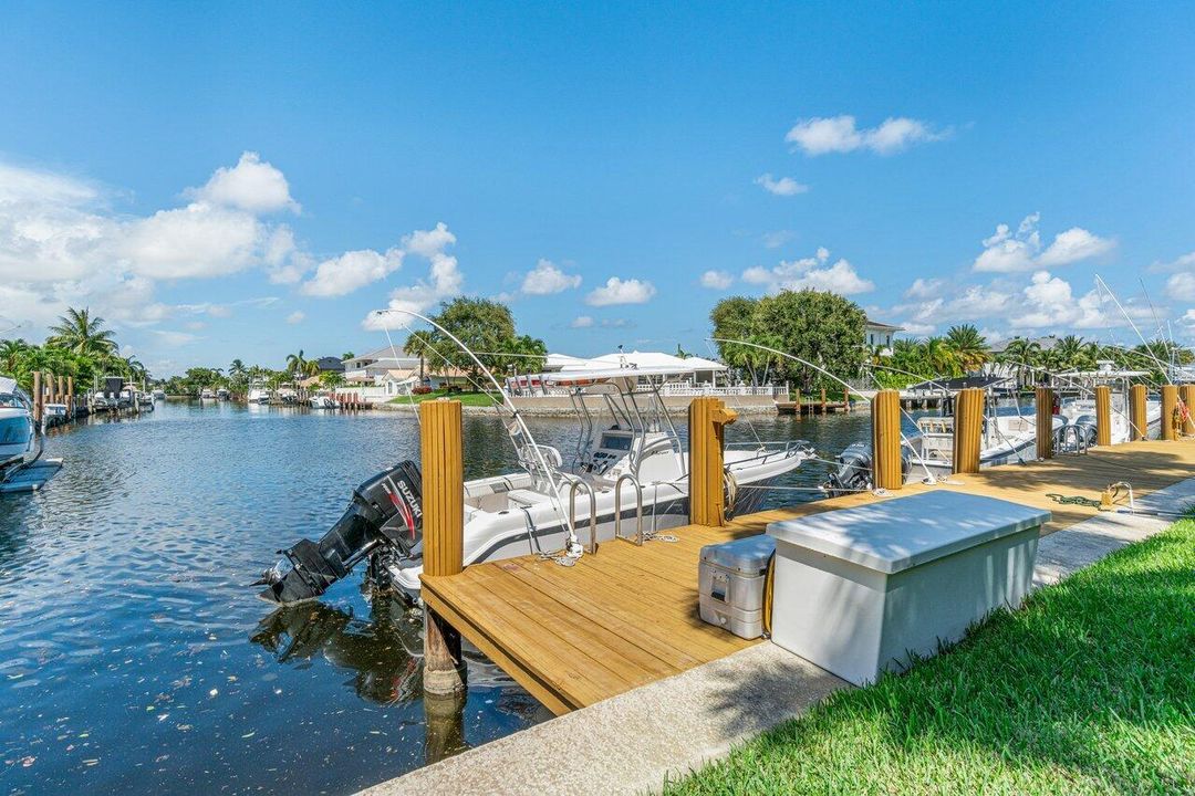 For Sale: $429,000 (2 beds, 2 baths, 972 Square Feet)