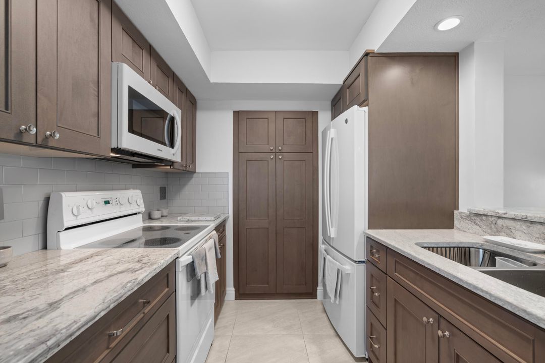 For Sale: $258,000 (2 beds, 2 baths, 1200 Square Feet)