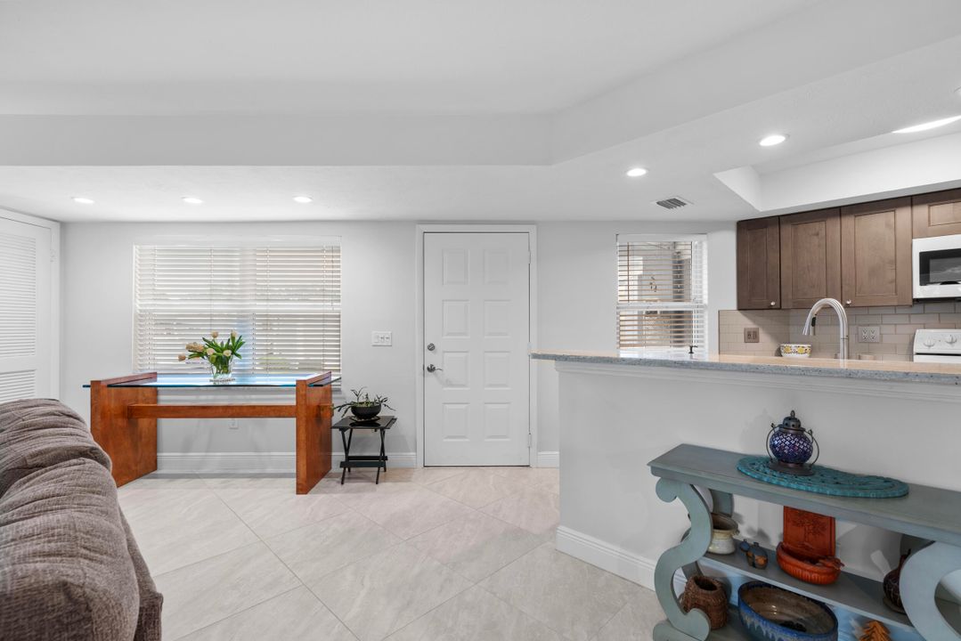 For Sale: $258,000 (2 beds, 2 baths, 1200 Square Feet)