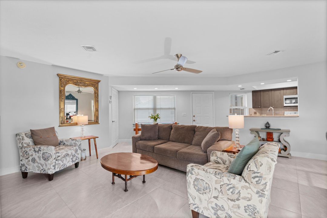 For Sale: $258,000 (2 beds, 2 baths, 1200 Square Feet)