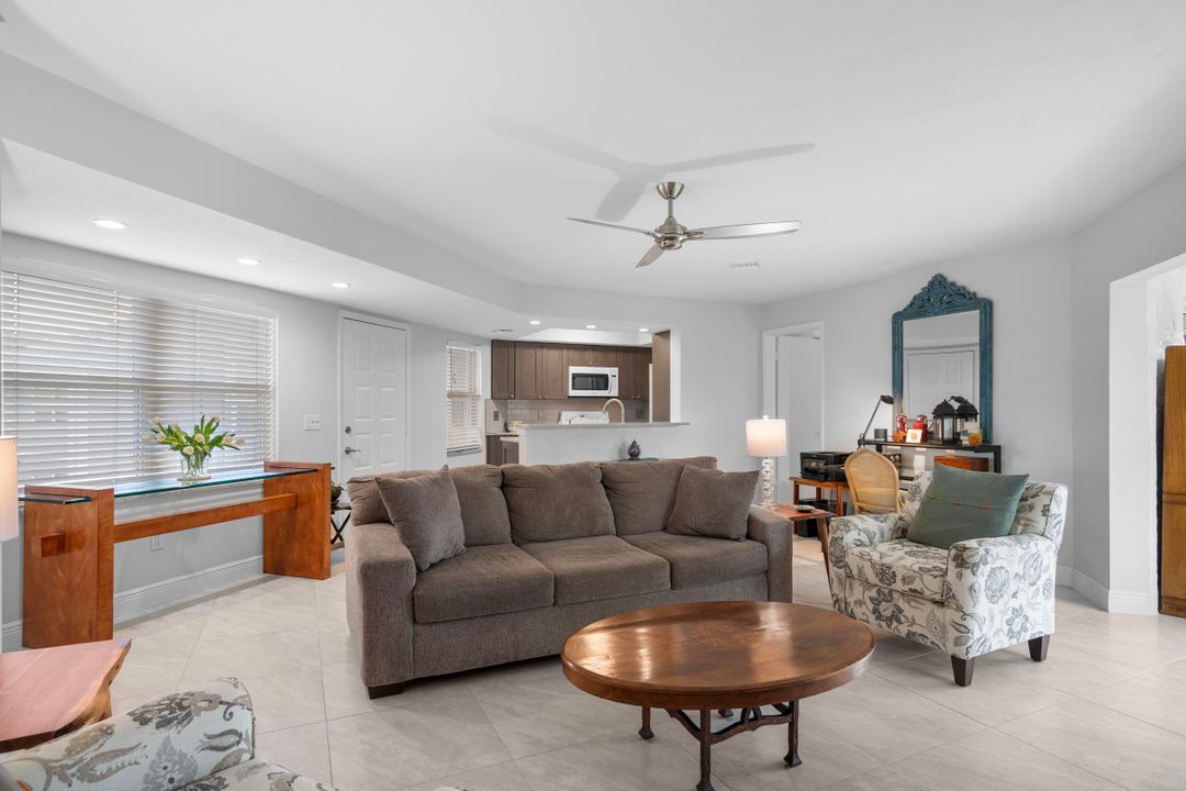 For Sale: $258,000 (2 beds, 2 baths, 1200 Square Feet)