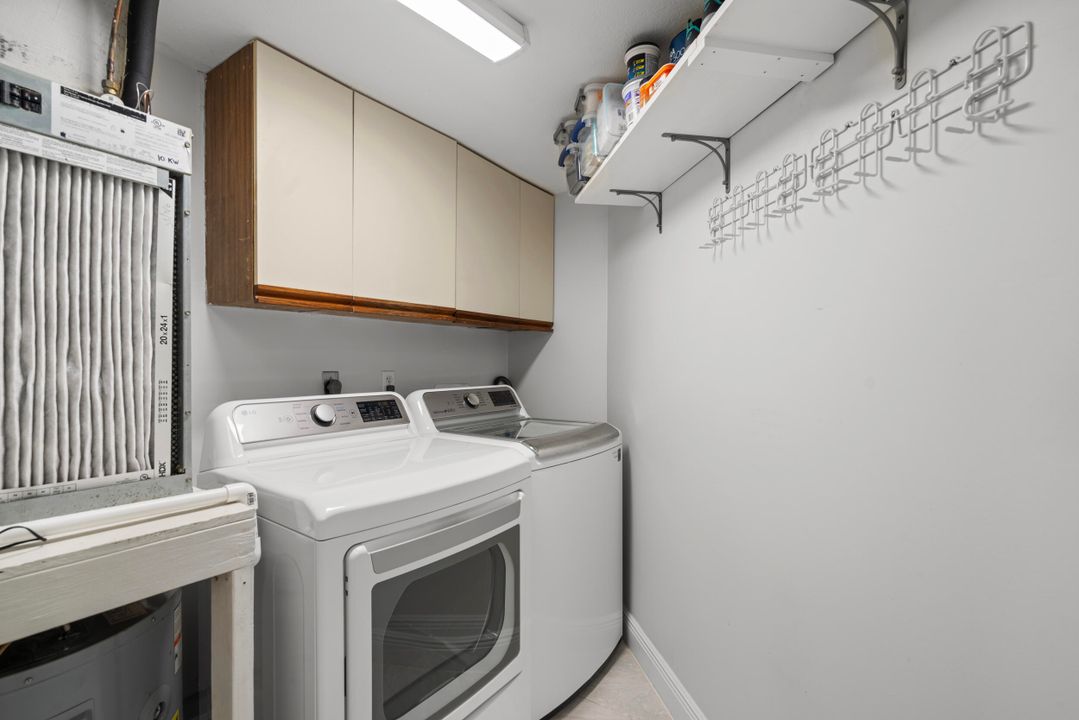 For Sale: $258,000 (2 beds, 2 baths, 1200 Square Feet)