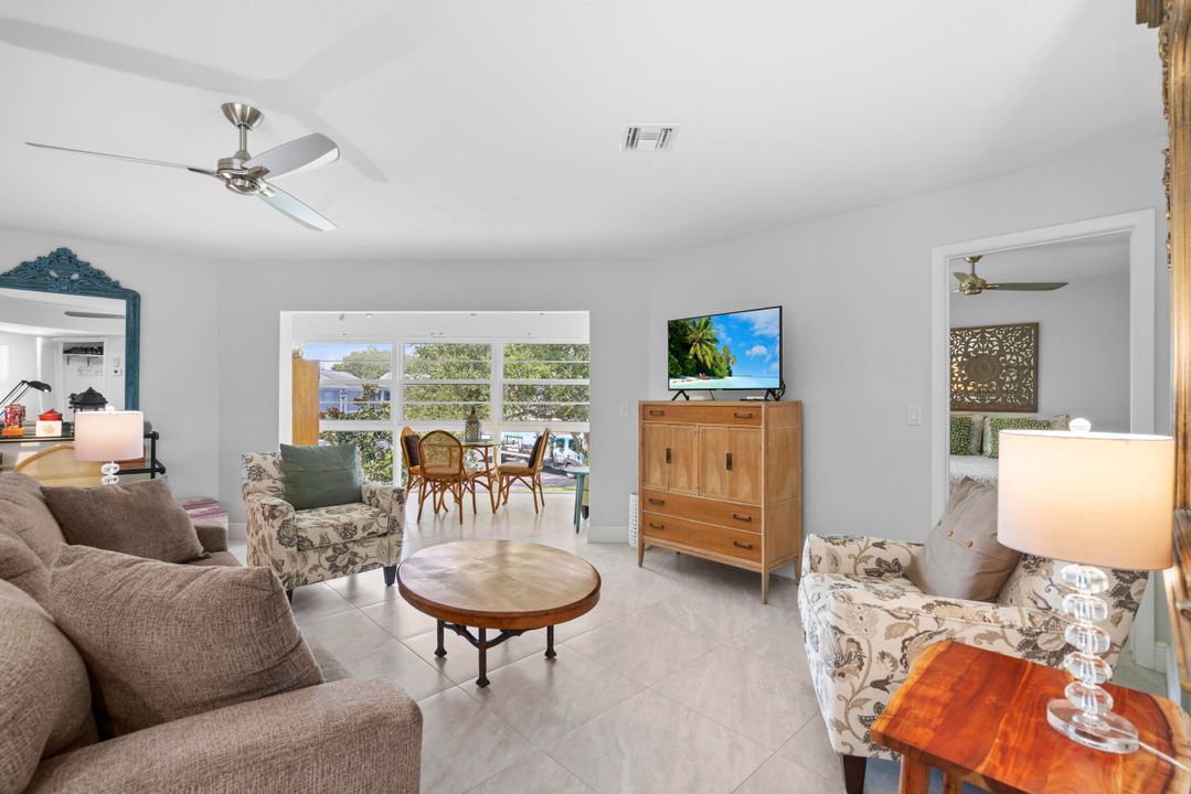 For Sale: $258,000 (2 beds, 2 baths, 1200 Square Feet)