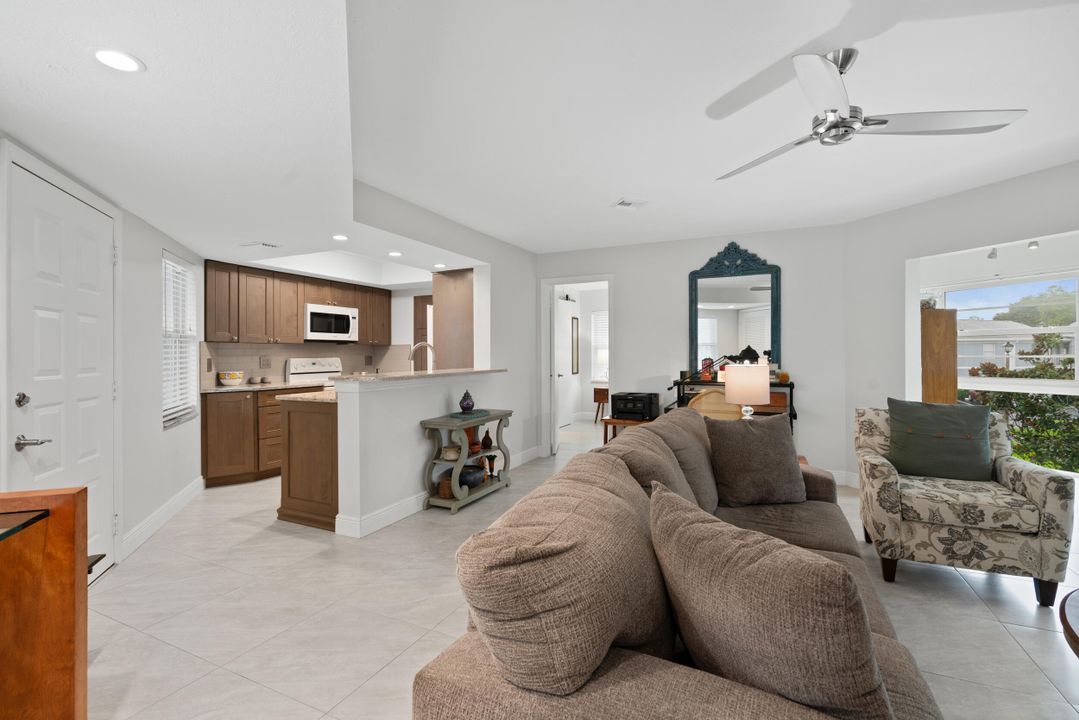 For Sale: $258,000 (2 beds, 2 baths, 1200 Square Feet)