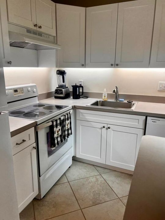 For Sale: $140,000 (1 beds, 1 baths, 750 Square Feet)